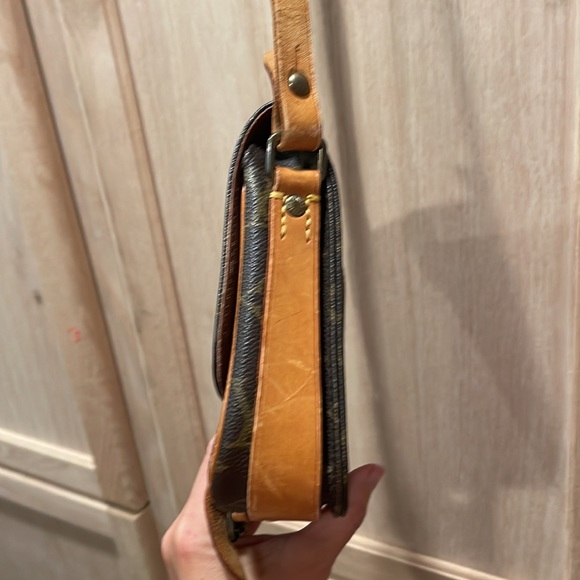 Louis Vuitton Vintage Small Crossbody - Picture 7 of 13